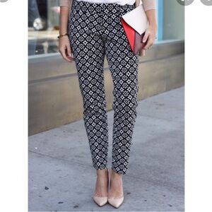 Old Navy Black and White Geometric Women's Cropped Pants